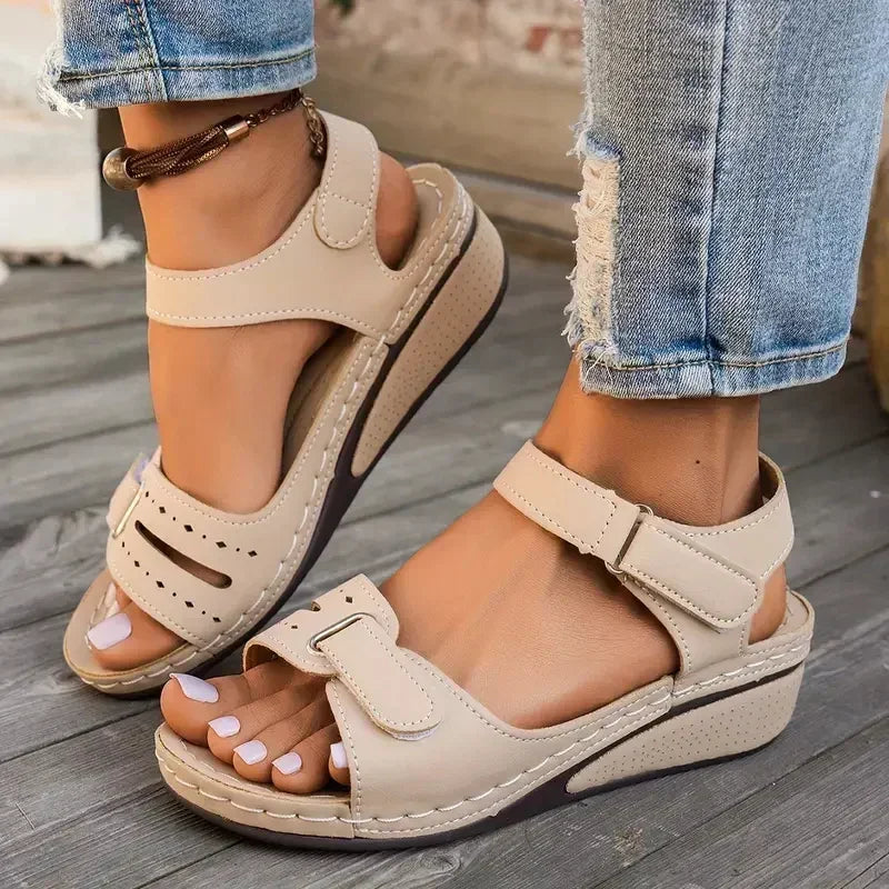 Women's ankle strap platform sandal