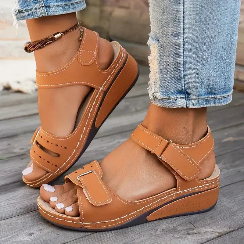 Women's ankle strap platform sandal